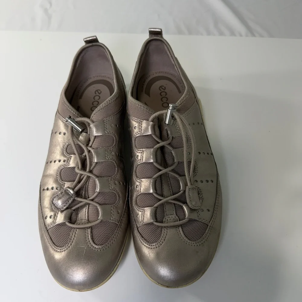 ECCO Sense Metallic Bronze Leather Mesh Bungee Toggle Sneakers Womens 41 10-10.5